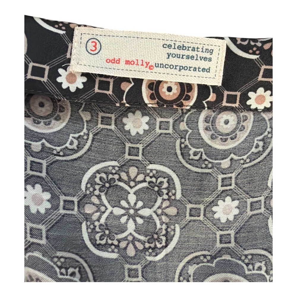 Odd Molly Women Grey Pink Paisley Medallion Pleated Wrap Dress Size 3 L - Picture 3 of 8